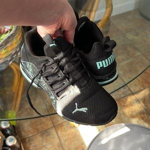 Teal & Black Puma Axelion Running Shoes Sz 6.5